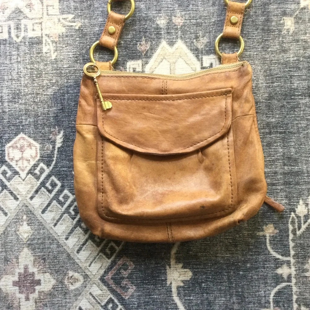 Fossil Distressed Leather Crossbody Purse - Picture 2 of 7